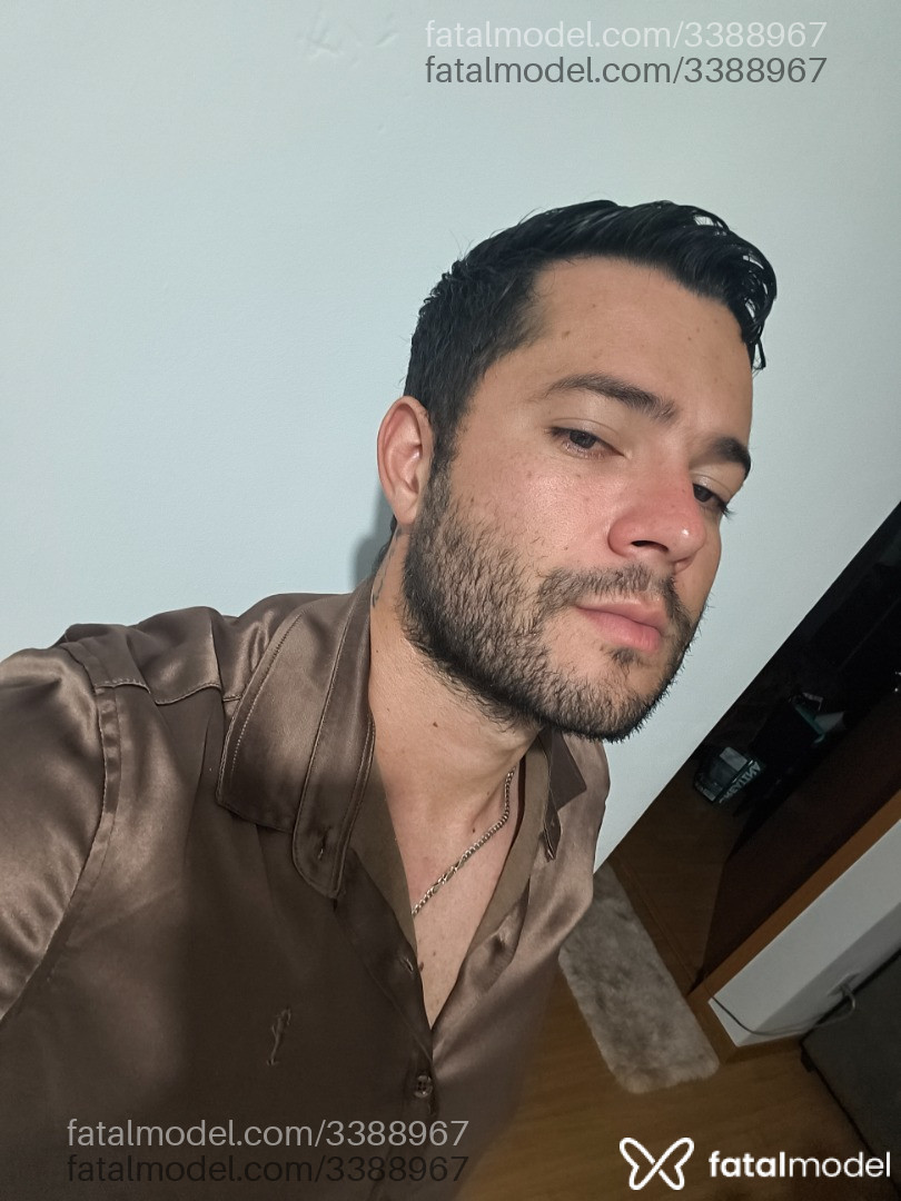Acompanhante homem com cabelo castanho de olhos castanhos - Gustavo Acompanhante homem com cabelo castanho de olhos castanhos - Gustavo