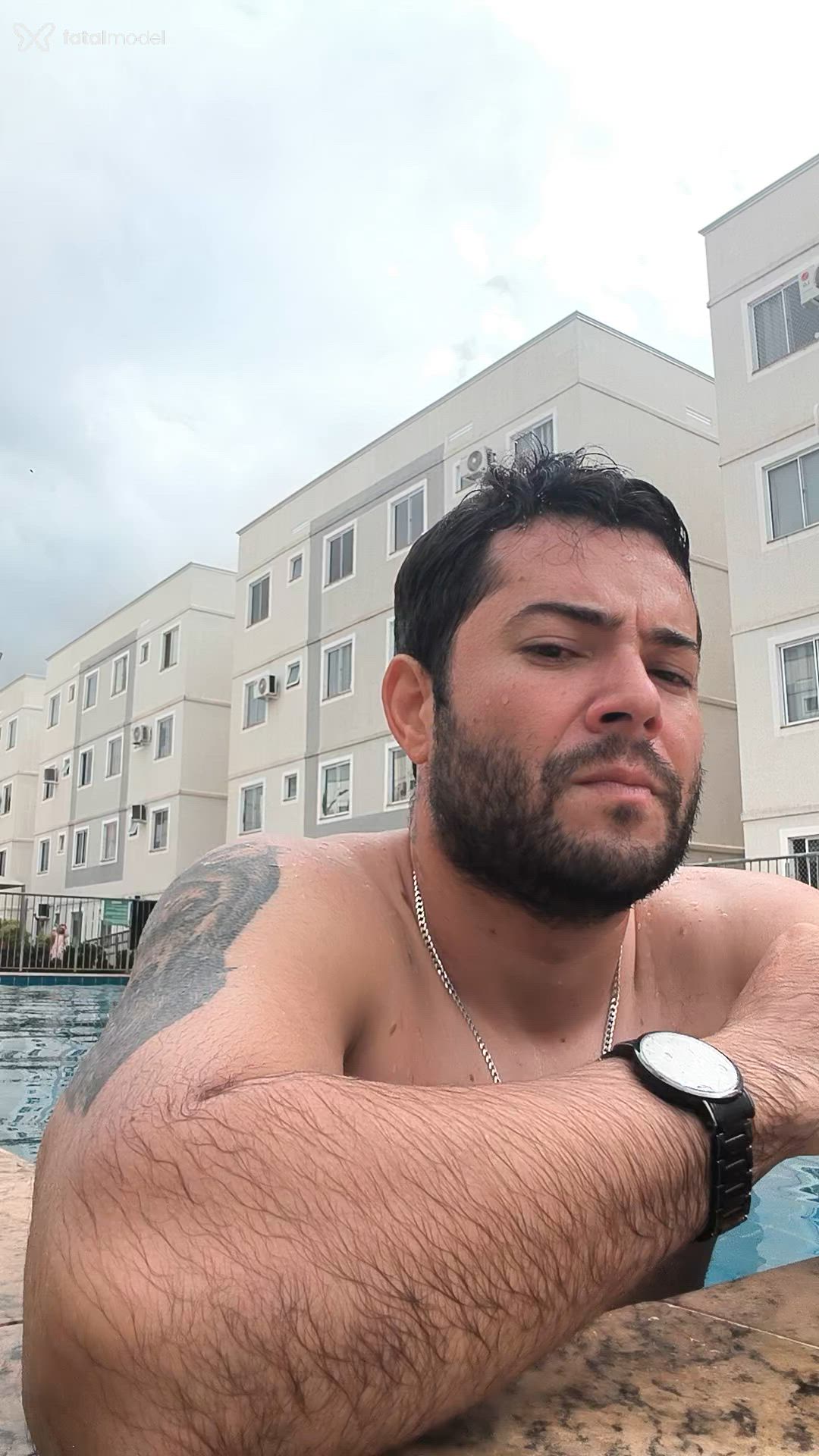 Acompanhante homem com cabelo castanho de olhos castanhos - Gustavo Acompanhante homem com cabelo castanho de olhos castanhos - Gustavo