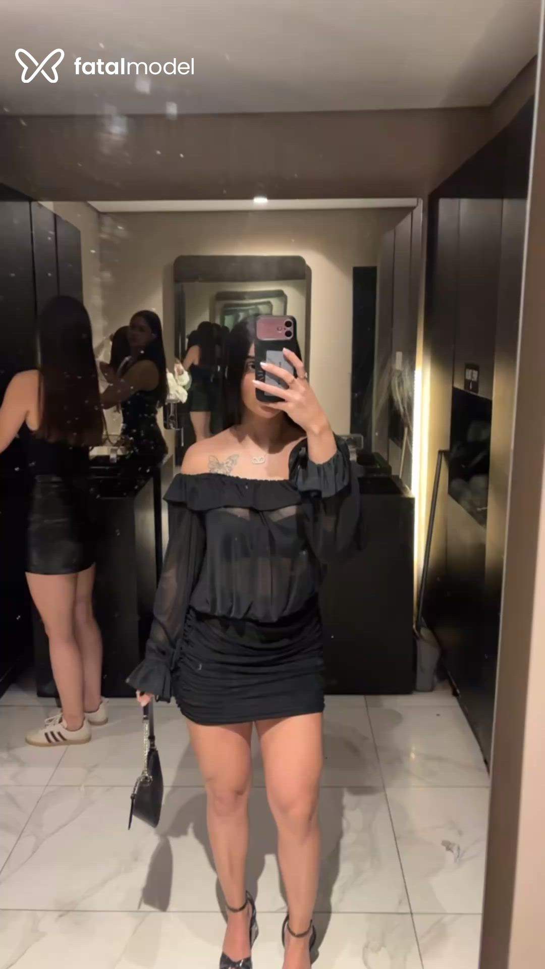 Acompanhante mulher com cabelo castanho de olhos castanhos - Melissa Queiroz