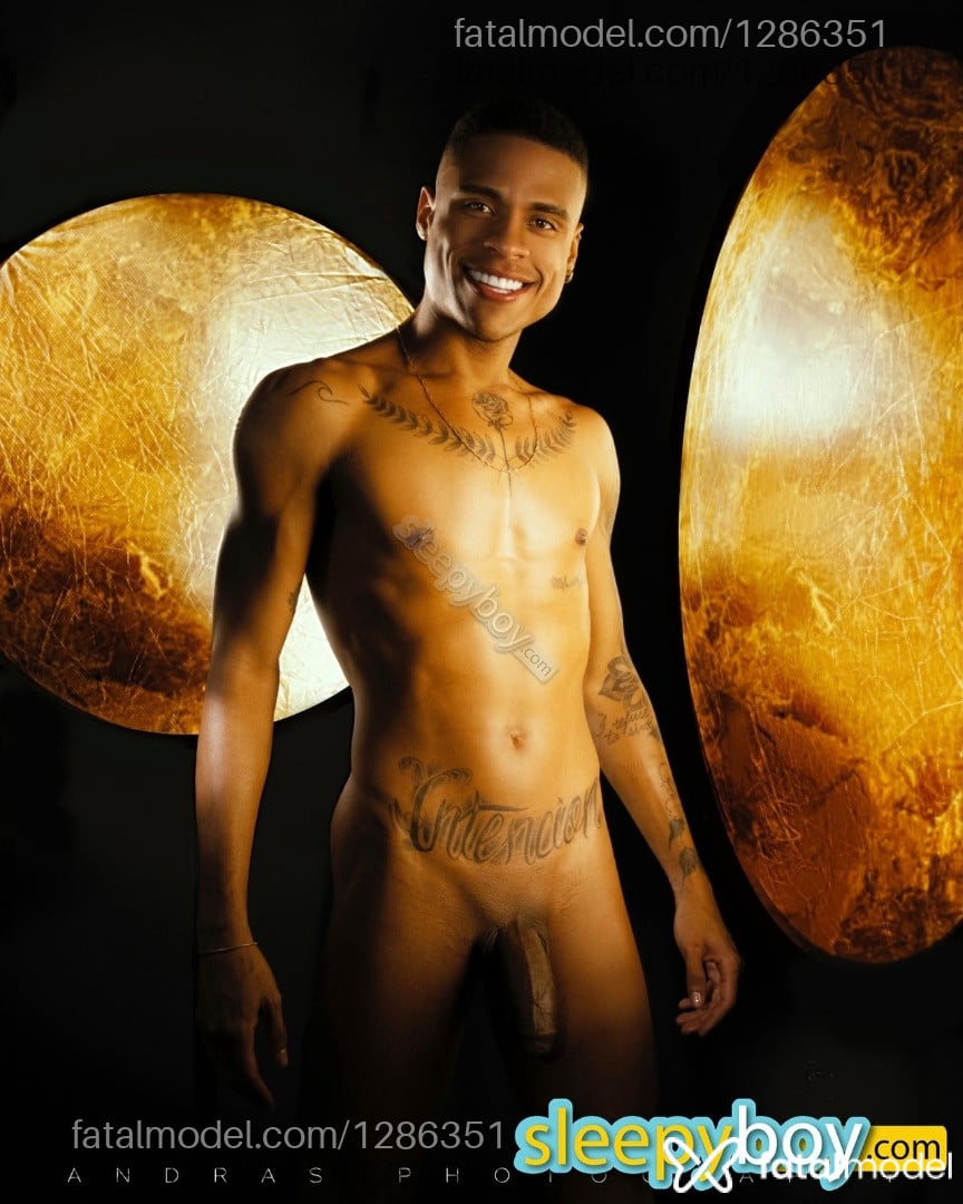 Acompanhante homem morena (o) de olhos castanhos em Salvador Acompanhante homem morena (o) de olhos castanhos em Salvador - Hung Available