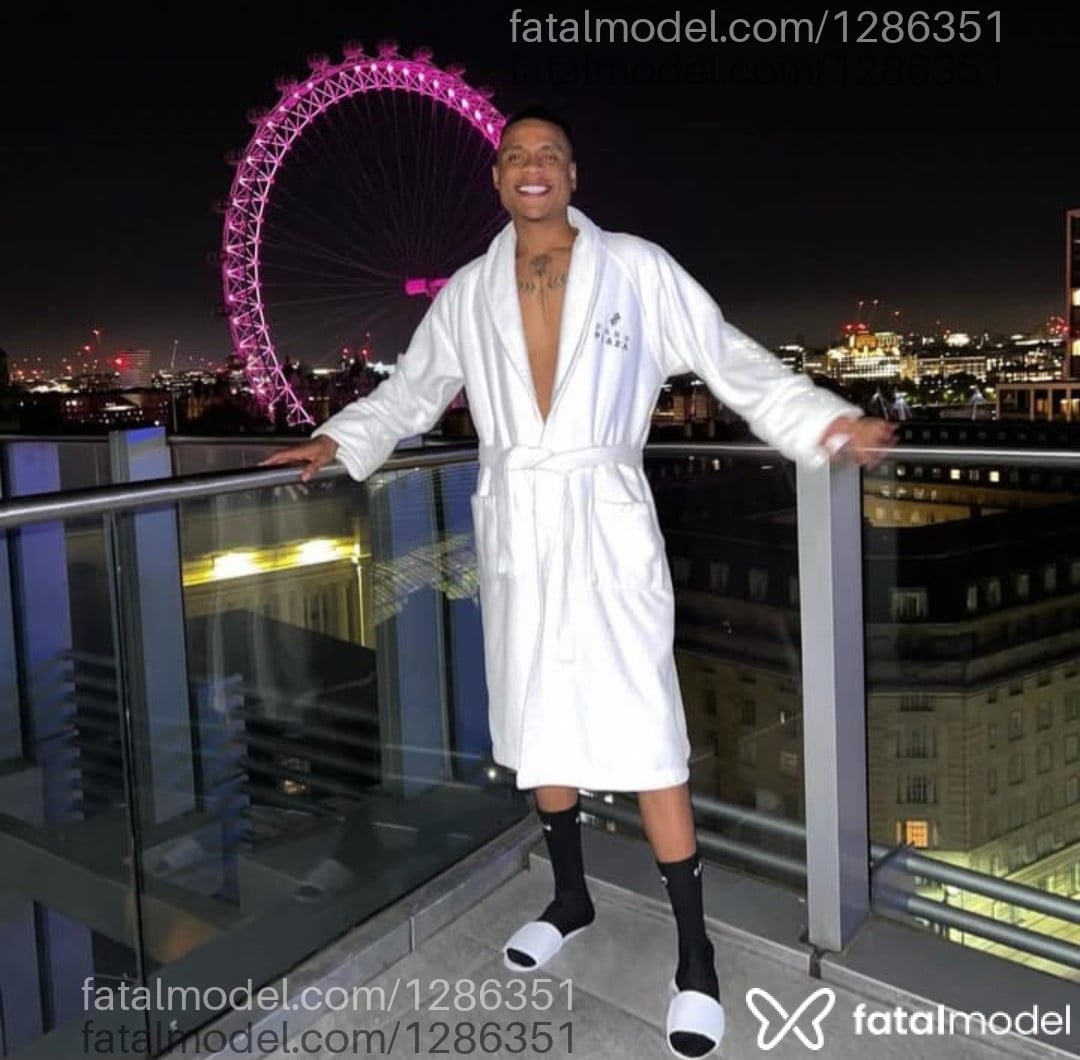 Acompanhante homem morena (o) de olhos castanhos em Salvador Acompanhante homem morena (o) de olhos castanhos em Salvador - Hung Available