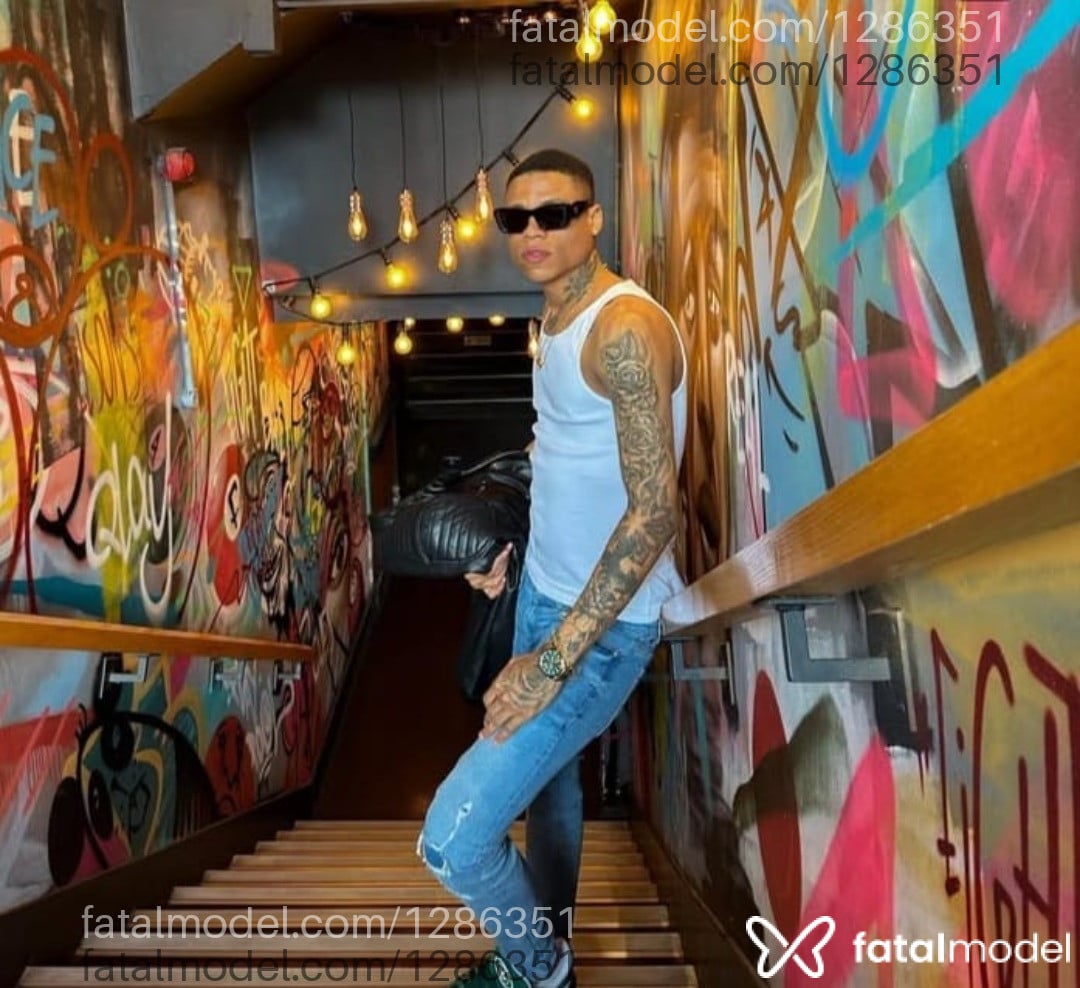 Acompanhante homem morena (o) de olhos castanhos em Salvador - Hung Available
