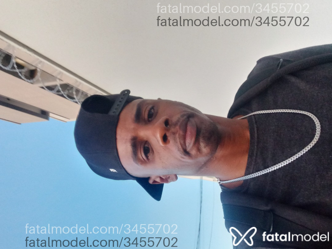 Acompanhante homem sem cabelo de olhos pretos em Uberlândia Acompanhante homem sem cabelo de olhos pretos em Uberlândia - Rodrigo