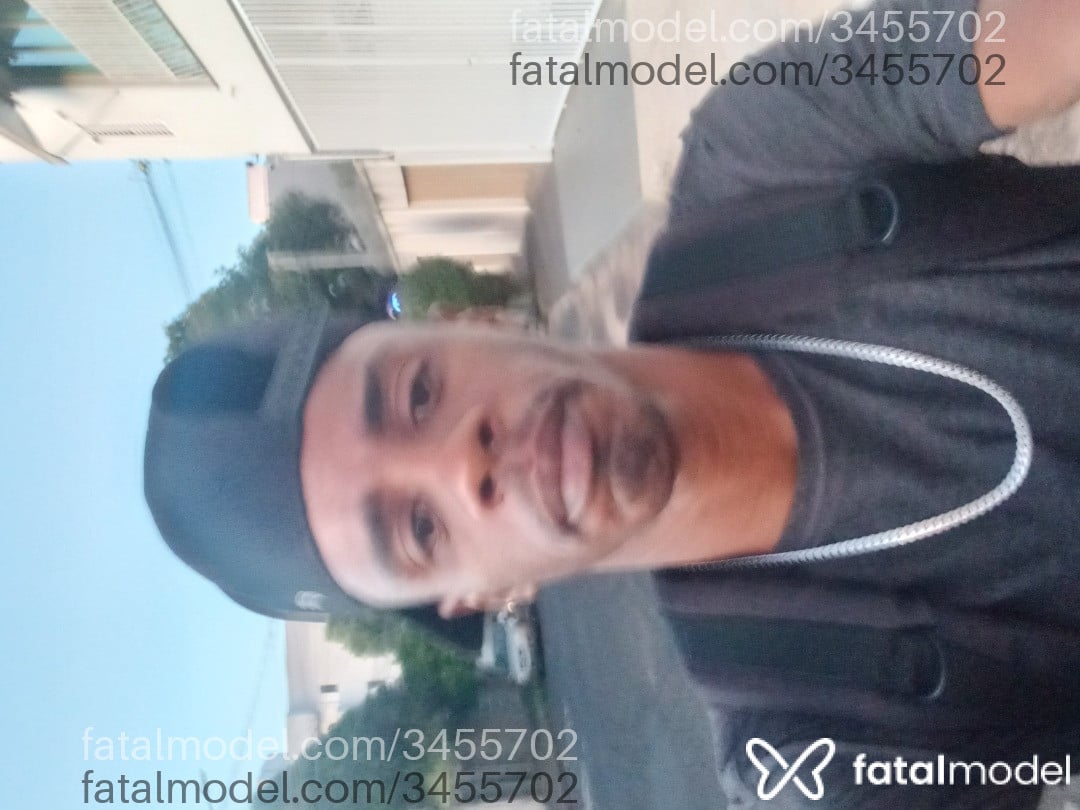 Acompanhante homem sem cabelo de olhos pretos em Uberlândia Acompanhante homem sem cabelo de olhos pretos em Uberlândia - Rodrigo