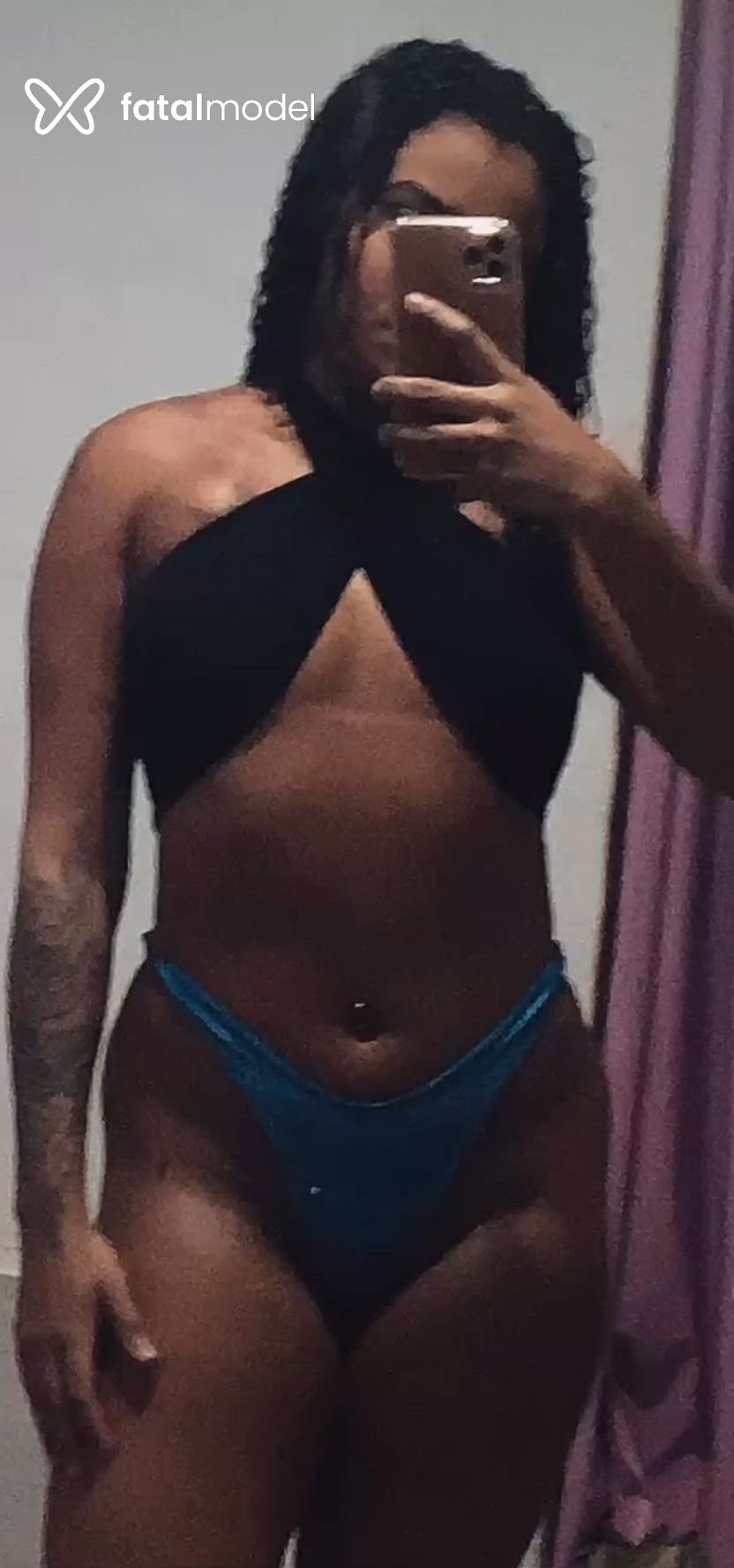 Acompanhante mulher morena (o) de olhos pretos - Libriana