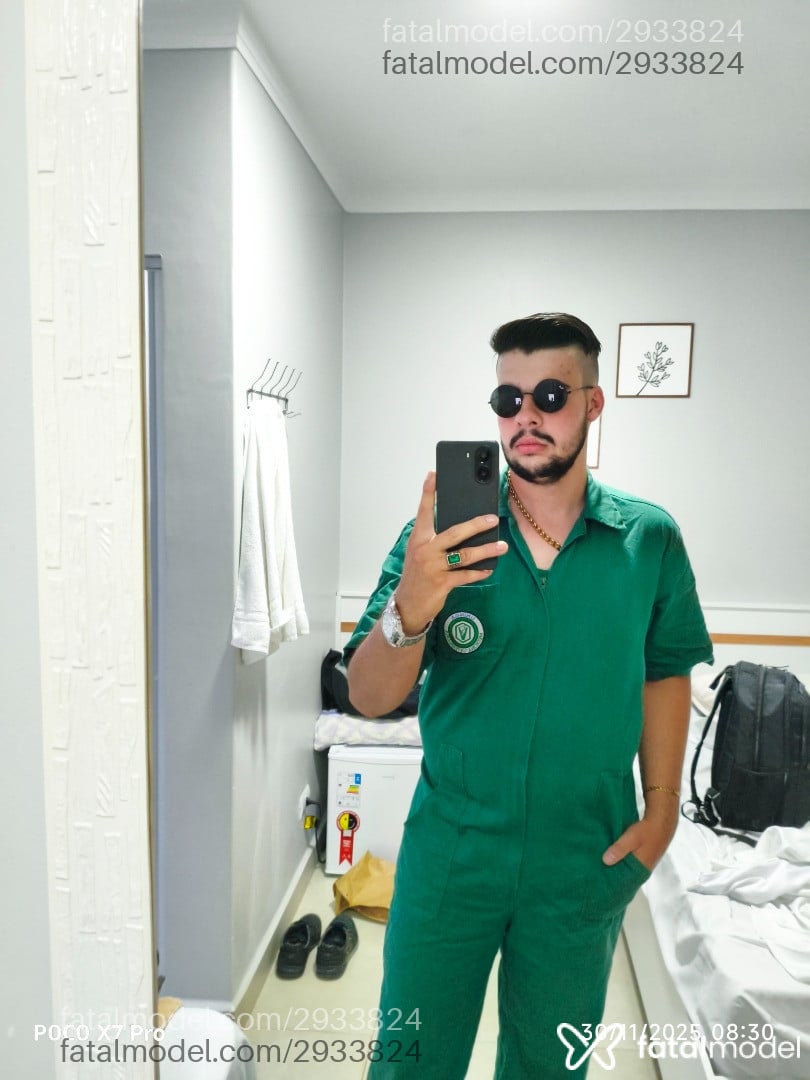 Acompanhante homem com cabelo castanho de olhos castanhos em Dois Vizinhos - Erik Cozer