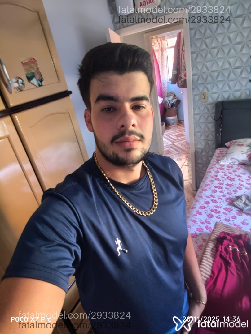 Acompanhante homem com cabelo castanho de olhos castanhos em Dois Vizinhos - Erik Cozer