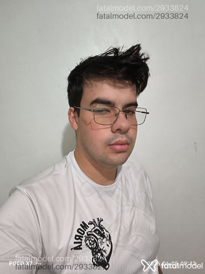Acompanhante homem com cabelo castanho de olhos castanhos em Dois Vizinhos - Erik Cozer
