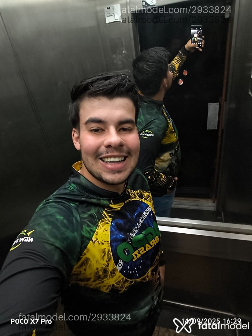 Acompanhante homem com cabelo castanho de olhos castanhos em Dois Vizinhos - Erik Cozer