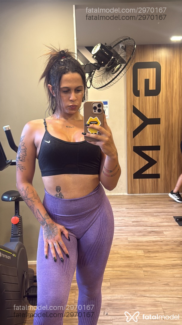 Acompanhante mulher trans com cabelo castanho de olhos castanhos - Ruca Amorim
