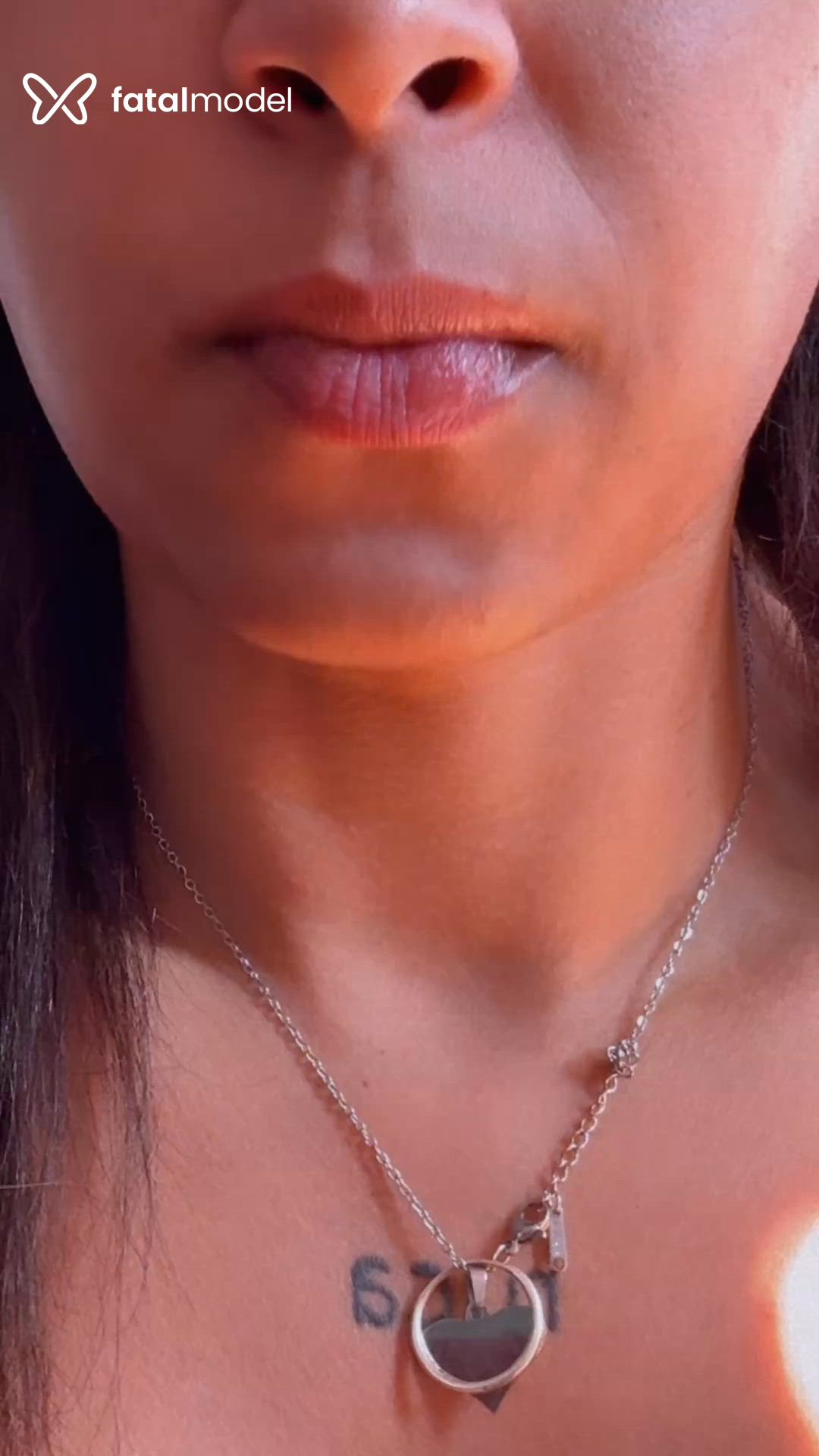 Acompanhante mulher trans com cabelo castanho de olhos castanhos - Ruca Amorim