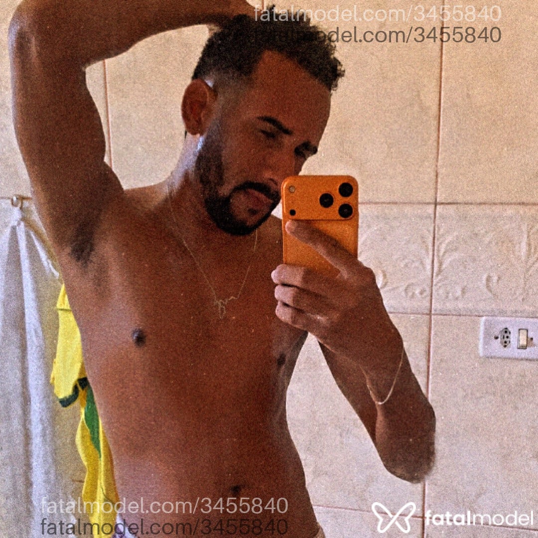 Acompanhante homem com cabelo castanho de olhos castanhos em São Paulo - Layon Berquin