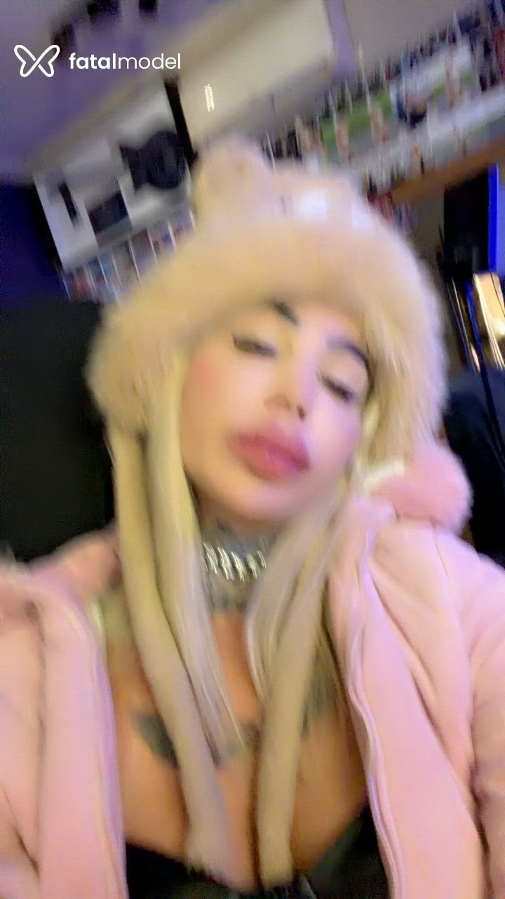 Acompanhante mulher trans loira (o) de olhos verdes - Mandraka BadTGirl