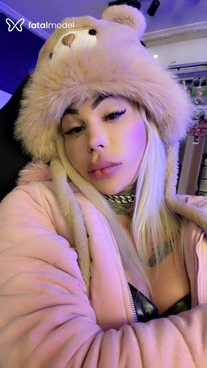 Acompanhante mulher trans loira (o) de olhos verdes - Mandraka BadTGirl