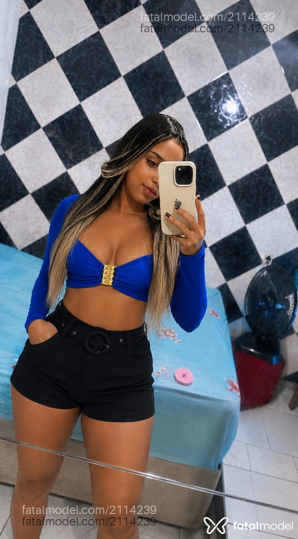 Acompanhante mulher loira (o) de olhos castanhos em Vitória de Santo Antão - Clara