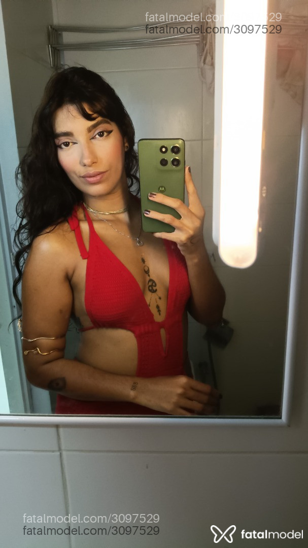 Acompanhante mulher morena (o) de olhos castanhos - Paola Acompanhante mulher morena (o) de olhos castanhos - Paola