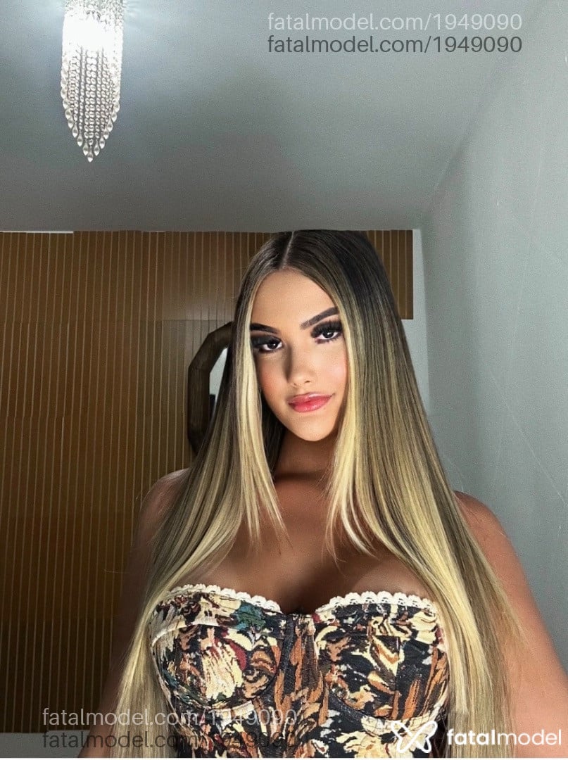 Acompanhante mulher trans morena (o) de olhos pretos - Victória Basan Acompanhante mulher trans morena (o) de olhos pretos - Victória Basan