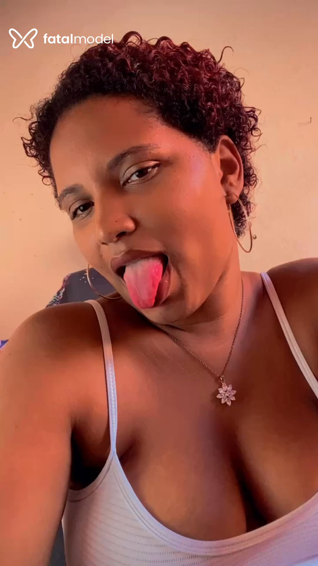 Acompanhante mulher com cabelo castanho de olhos castanhos em Virtual Acompanhante mulher com cabelo castanho de olhos castanhos em Virtual - Mya Prado