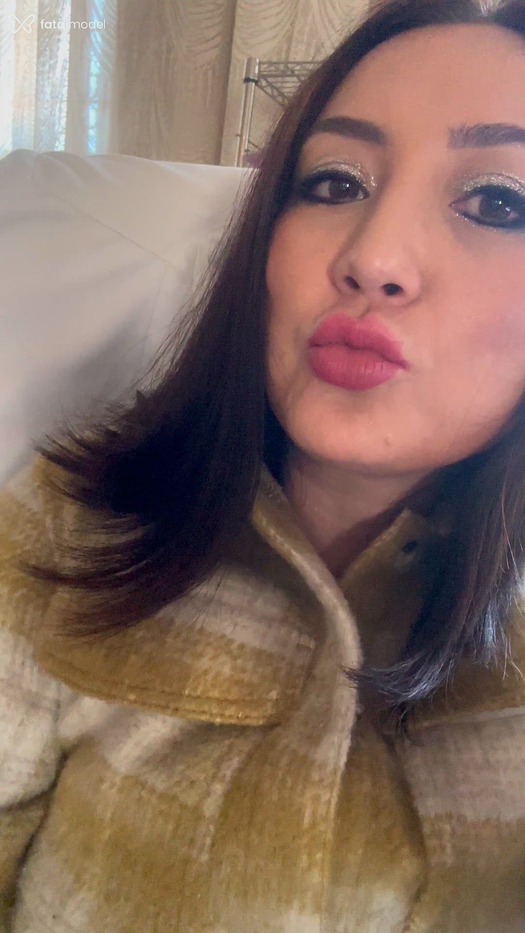 Acompanhante mulher com cabelo castanho de olhos castanhos em Londrina Acompanhante mulher com cabelo castanho de olhos castanhos em Londrina - Celine Akemi