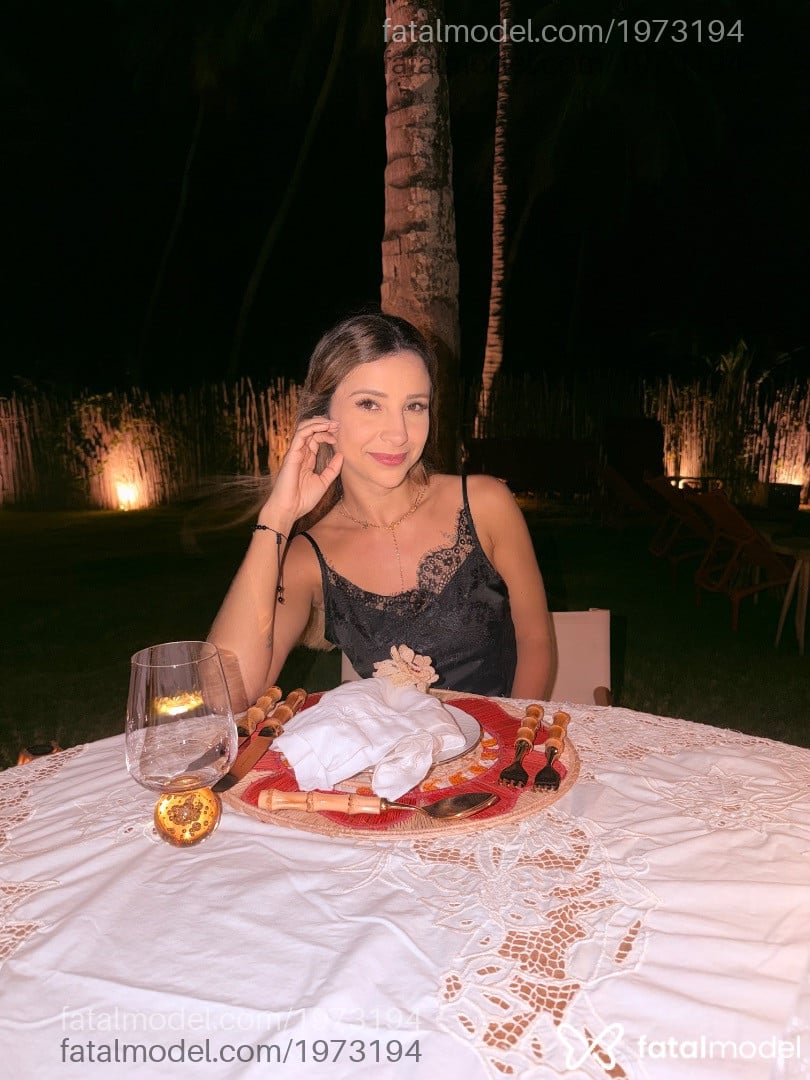 Acompanhante mulher loira (o) de olhos mel em Rio de Janeiro Acompanhante mulher loira (o) de olhos mel em Rio de Janeiro - Anny Clessy