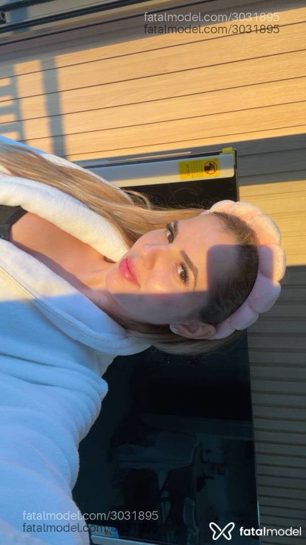 Acompanhante mulher loira (o) de olhos castanhos em São Paulo - Aurora