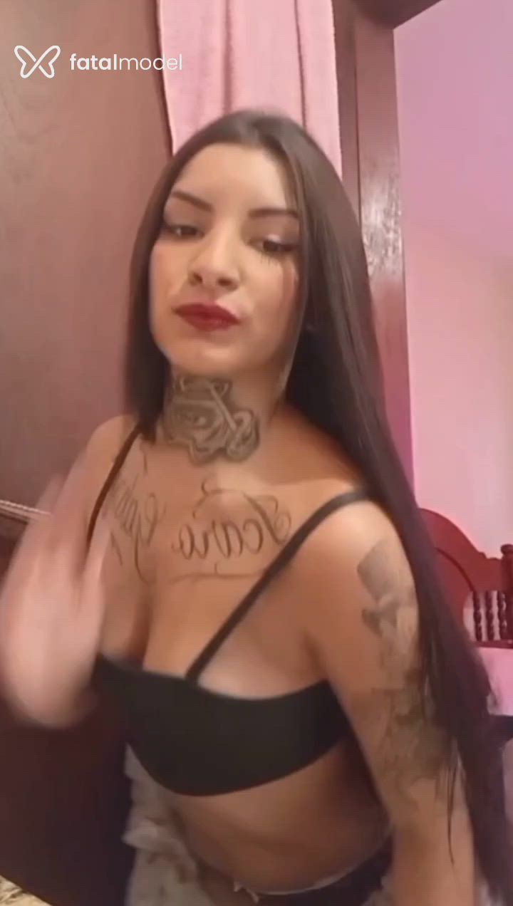 Acompanhante mulher morena (o) de olhos castanhos - Estrela Acompanhante mulher morena (o) de olhos castanhos - Estrela