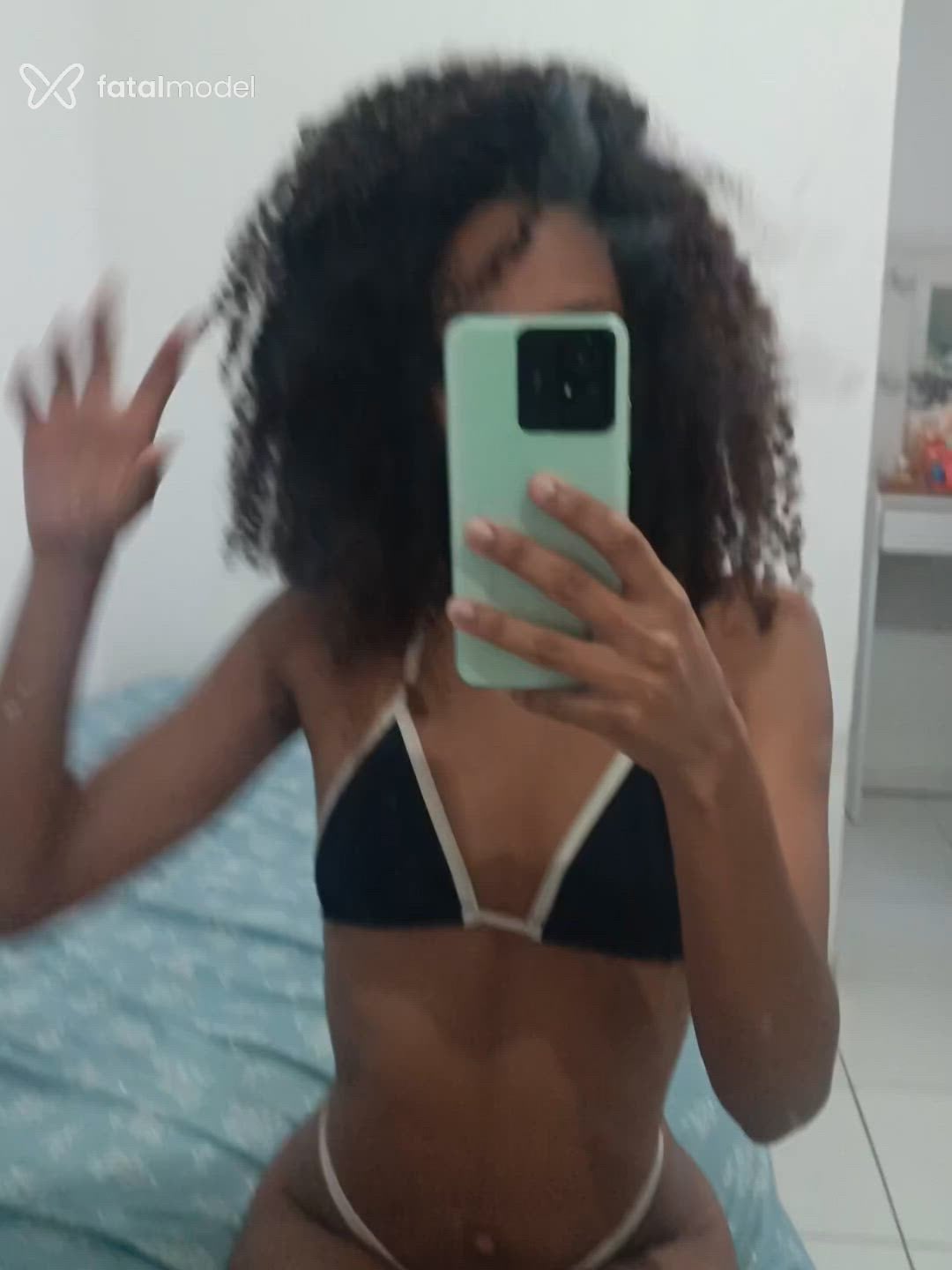 Acompanhante mulher morena (o) de olhos castanhos - Hellen