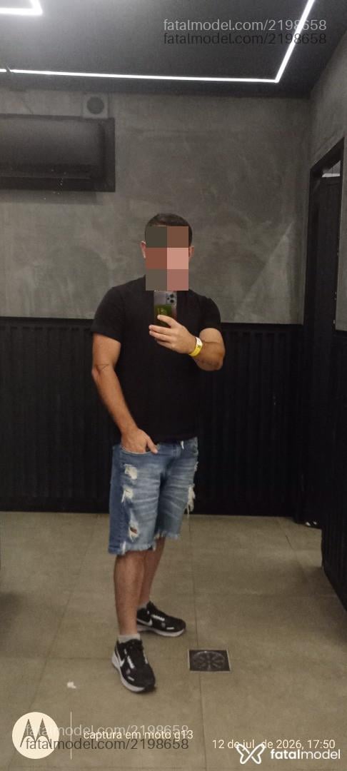 Acompanhante homem com cabelo castanho de olhos castanhos em São José Acompanhante homem com cabelo castanho de olhos castanhos em São José - Leandro