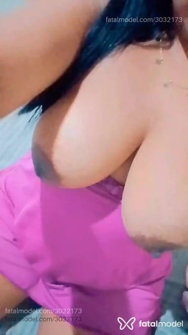 Acompanhante mulher morena (o) de olhos pretos - Lívia