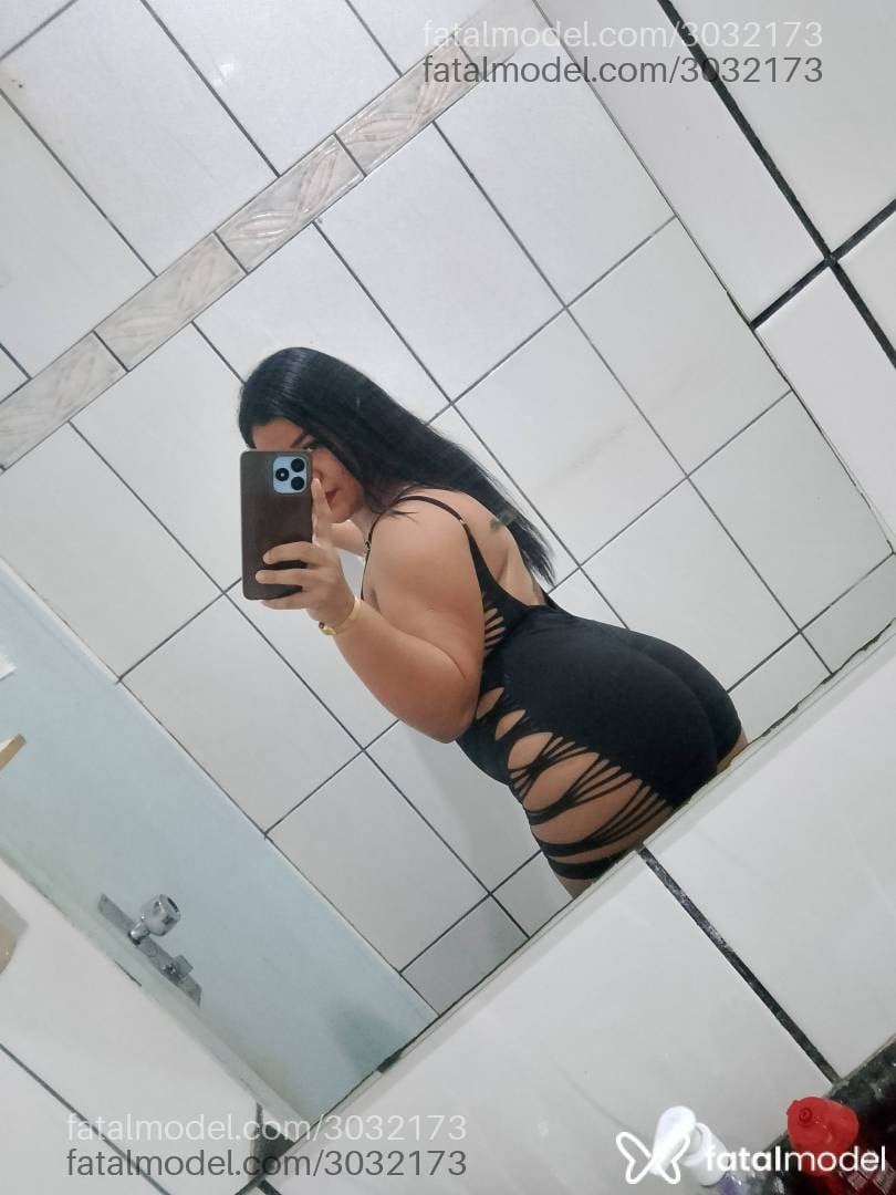 Acompanhante mulher morena (o) de olhos pretos - Lívia