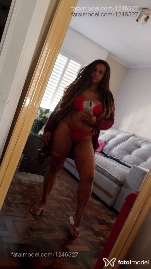 Acompanhante mulher com cabelo castanho de olhos pretos em Viamão - Yasmin