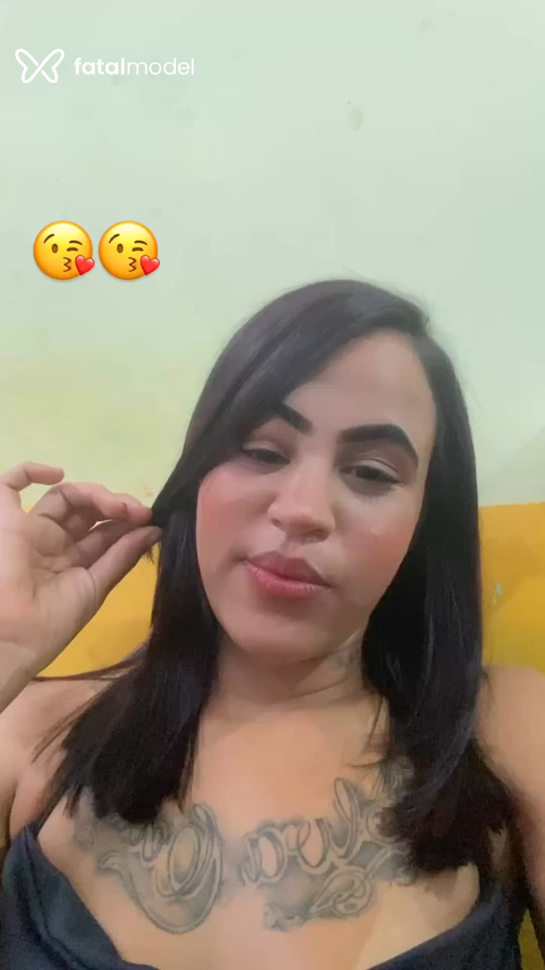 Acompanhante mulher com cabelo castanho de olhos pretos - Abala Acompanhante mulher com cabelo castanho de olhos pretos - Abala