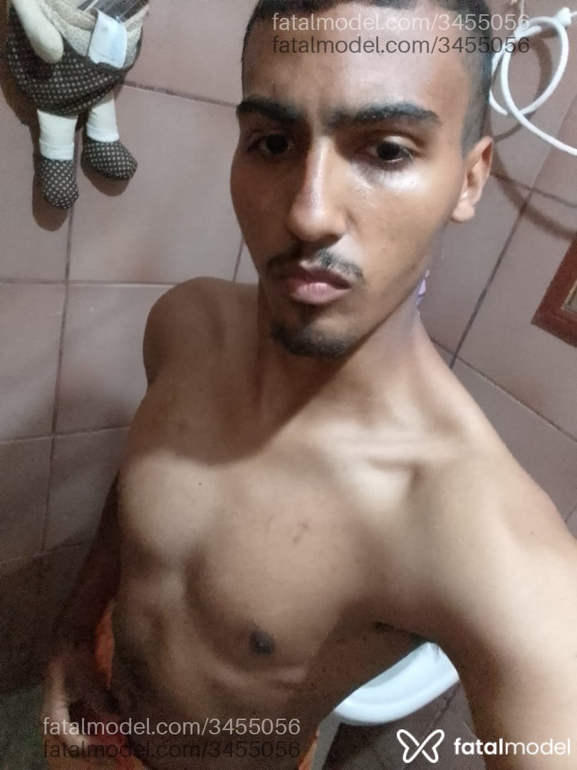 Acompanhante homem com cabelo castanho de olhos castanhos - Theolnly