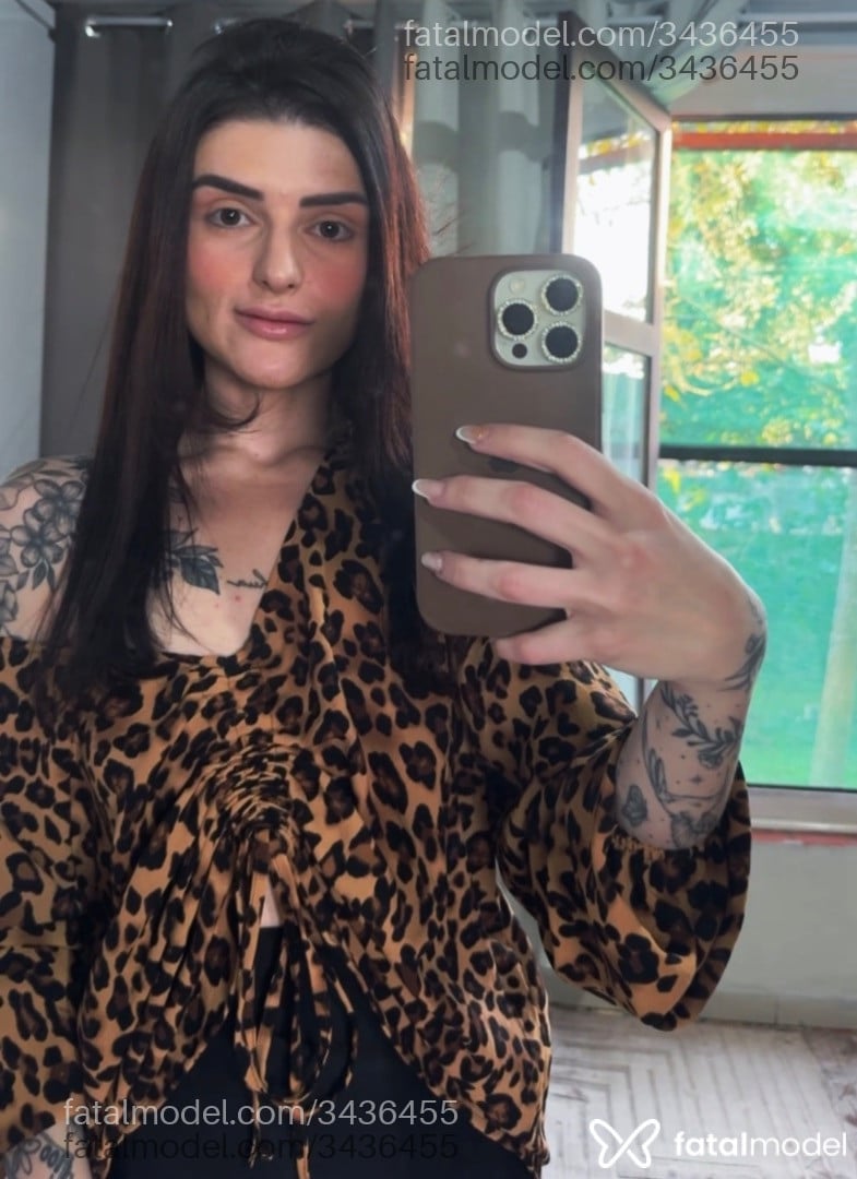 Acompanhante mulher com cabelo castanho de olhos mel em São Paulo - Natália