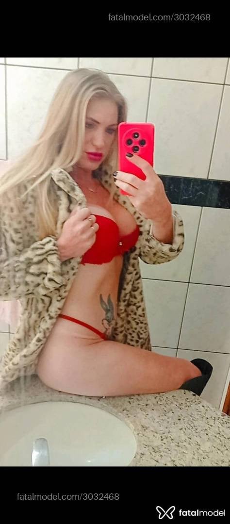 Acompanhante mulher trans loira (o) de olhos verdes - Nicoliee Loiira