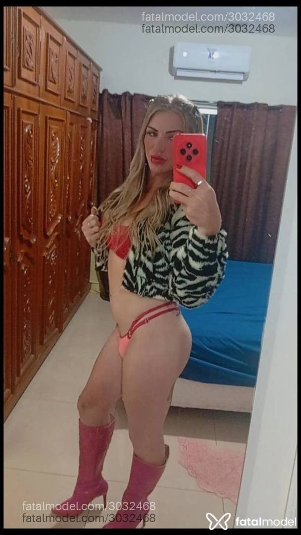 Acompanhante mulher trans loira (o) de olhos verdes - Nicoliee Loiira