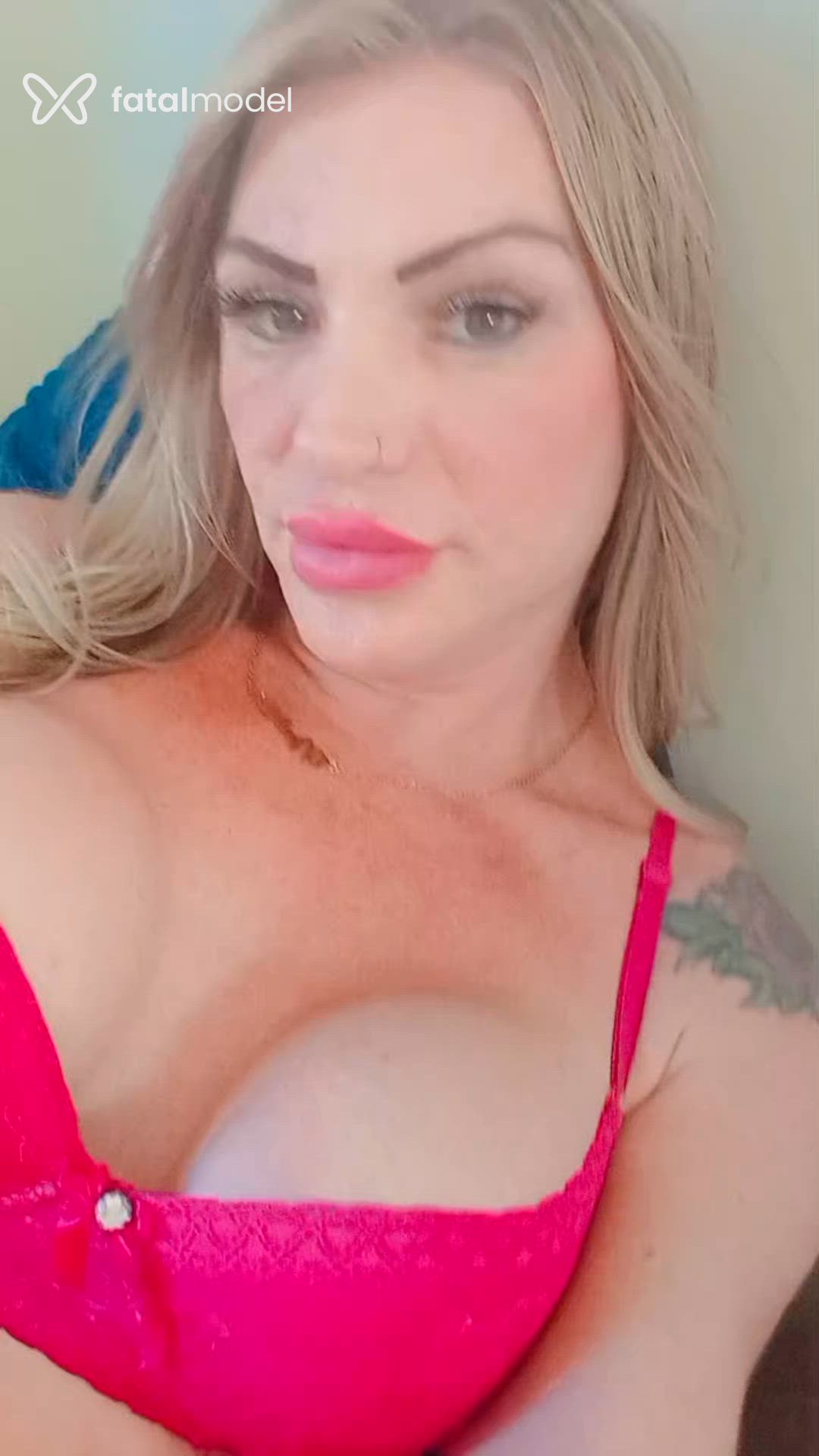 Acompanhante mulher trans loira (o) de olhos verdes - Nicoliee Loiira