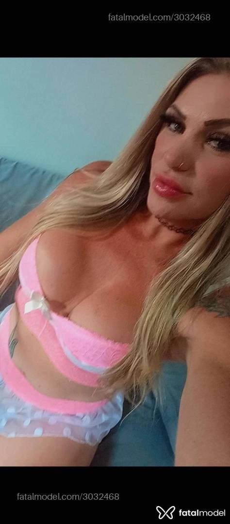Acompanhante mulher trans loira (o) de olhos verdes - Nicoliee Loiira