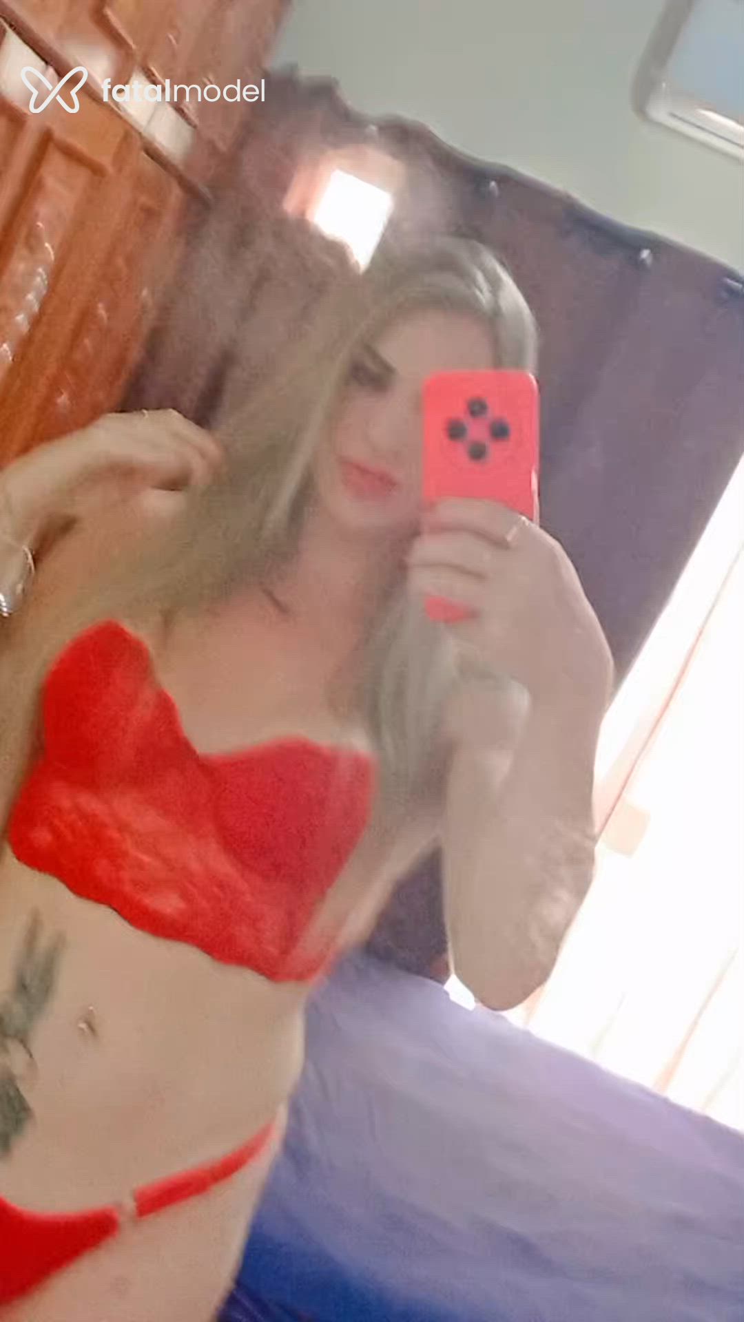 Acompanhante mulher trans loira (o) de olhos verdes - Nicoliee Loiira