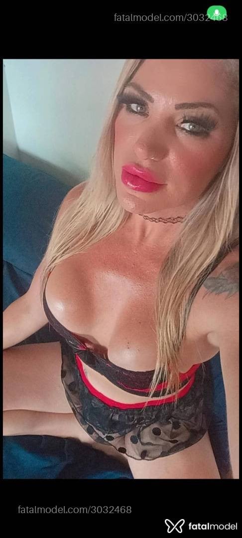 Acompanhante mulher trans loira (o) de olhos verdes - Nicoliee Loiira