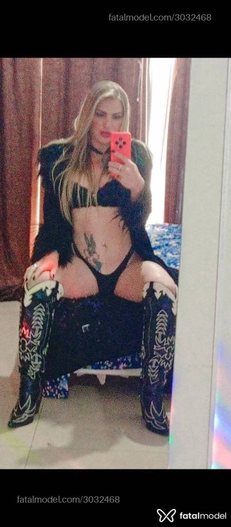 Acompanhante mulher trans loira (o) de olhos verdes - Nicoliee Loiira