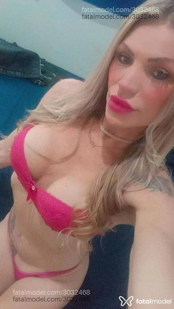 Acompanhante mulher trans loira (o) de olhos verdes - Nicoliee Loiira