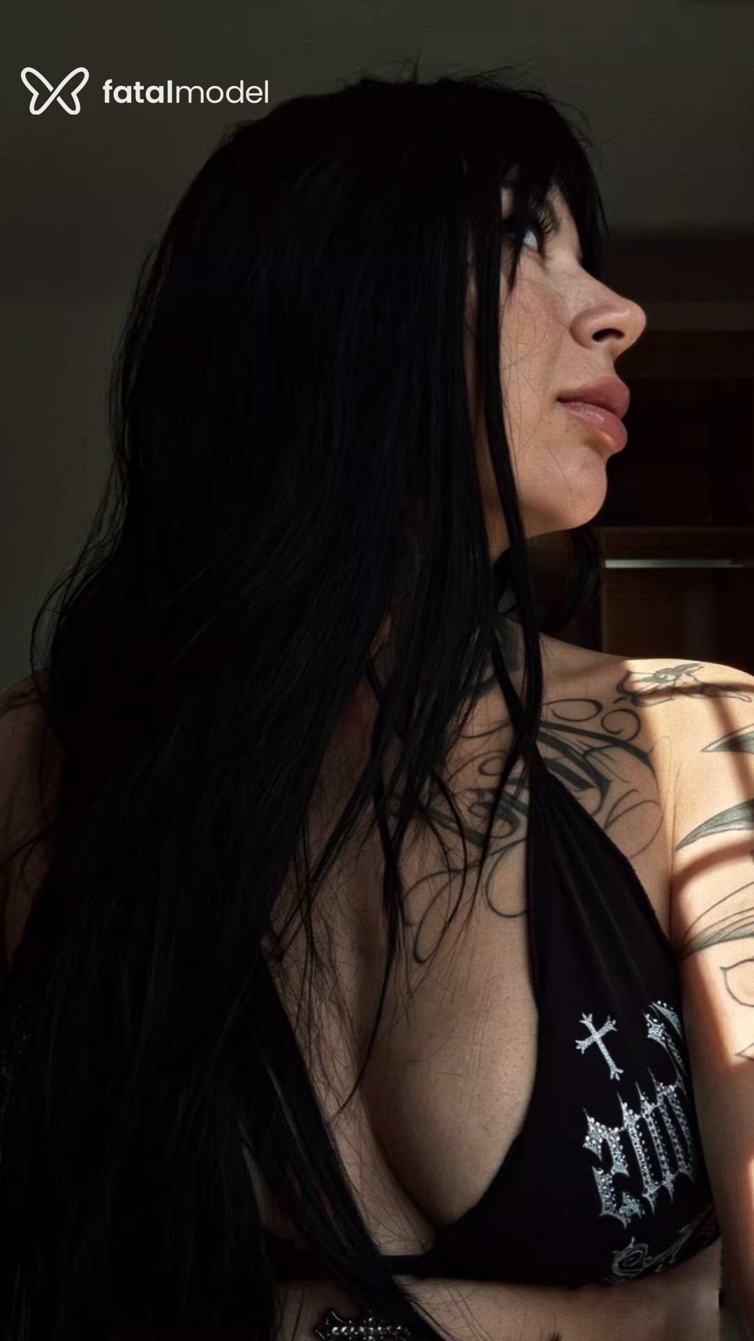 Acompanhante mulher morena (o) de olhos castanhos - Sato Ink Acompanhante mulher morena (o) de olhos castanhos - Sato Ink