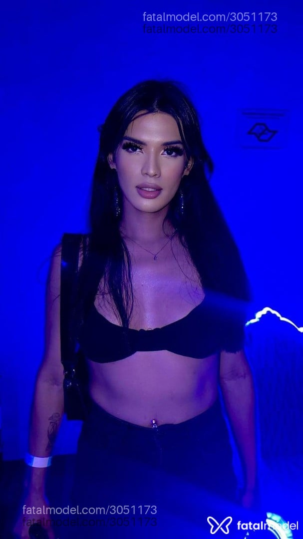 Acompanhante mulher trans morena (o) de olhos pretos - Bruna