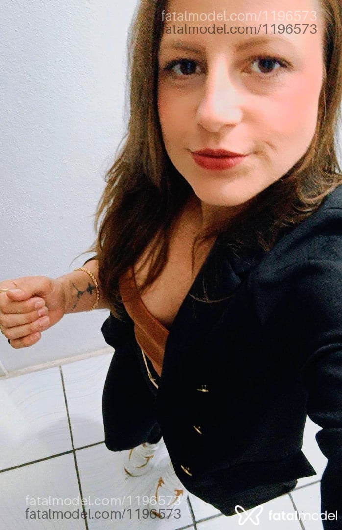 Acompanhante mulher com cabelo castanho de olhos castanhos em Canguçu - Naomy