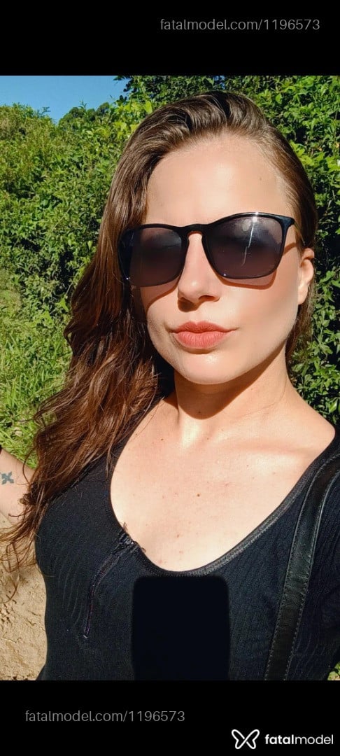 Acompanhante mulher com cabelo castanho de olhos castanhos em Canguçu - Naomy