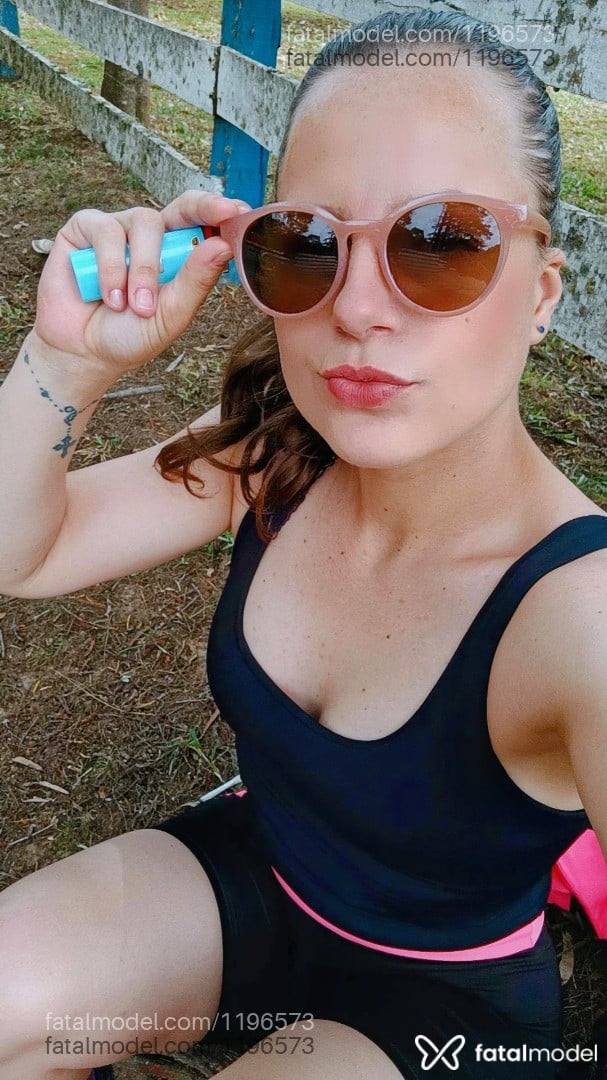 Acompanhante mulher com cabelo castanho de olhos castanhos em Canguçu - Naomy