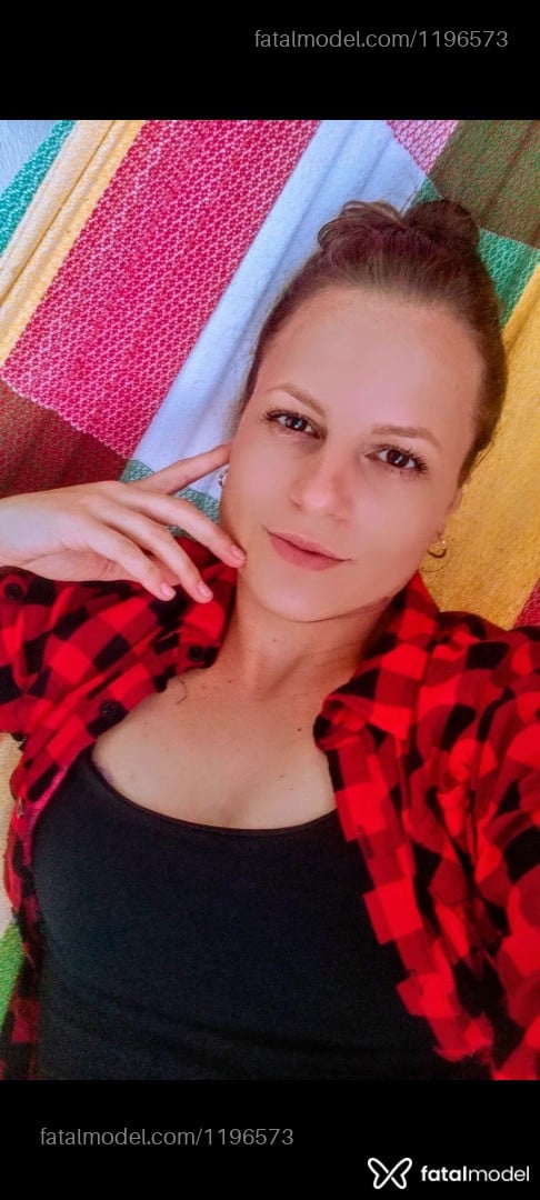 Acompanhante mulher com cabelo castanho de olhos castanhos em Canguçu - Naomy