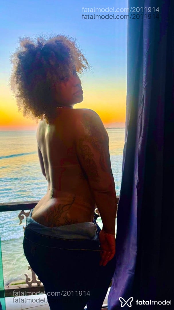 Acompanhante mulher com cabelo castanho de olhos castanhos - Phanny Lewis