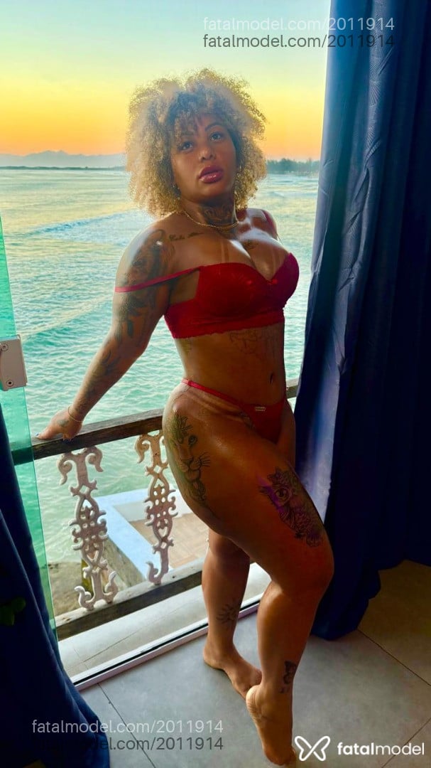 Acompanhante mulher com cabelo castanho de olhos castanhos - Phanny Lewis